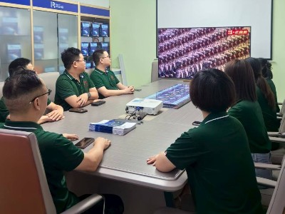 兆麟公司組織全體員工觀看閱兵式，激發(fā)愛國情懷與奮進(jìn)動(dòng)力